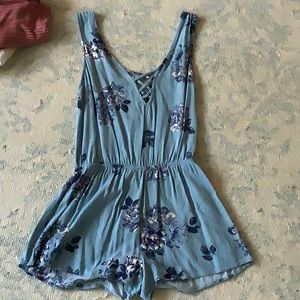 Kendall & Kylie Jenner V-neck romper (xs)